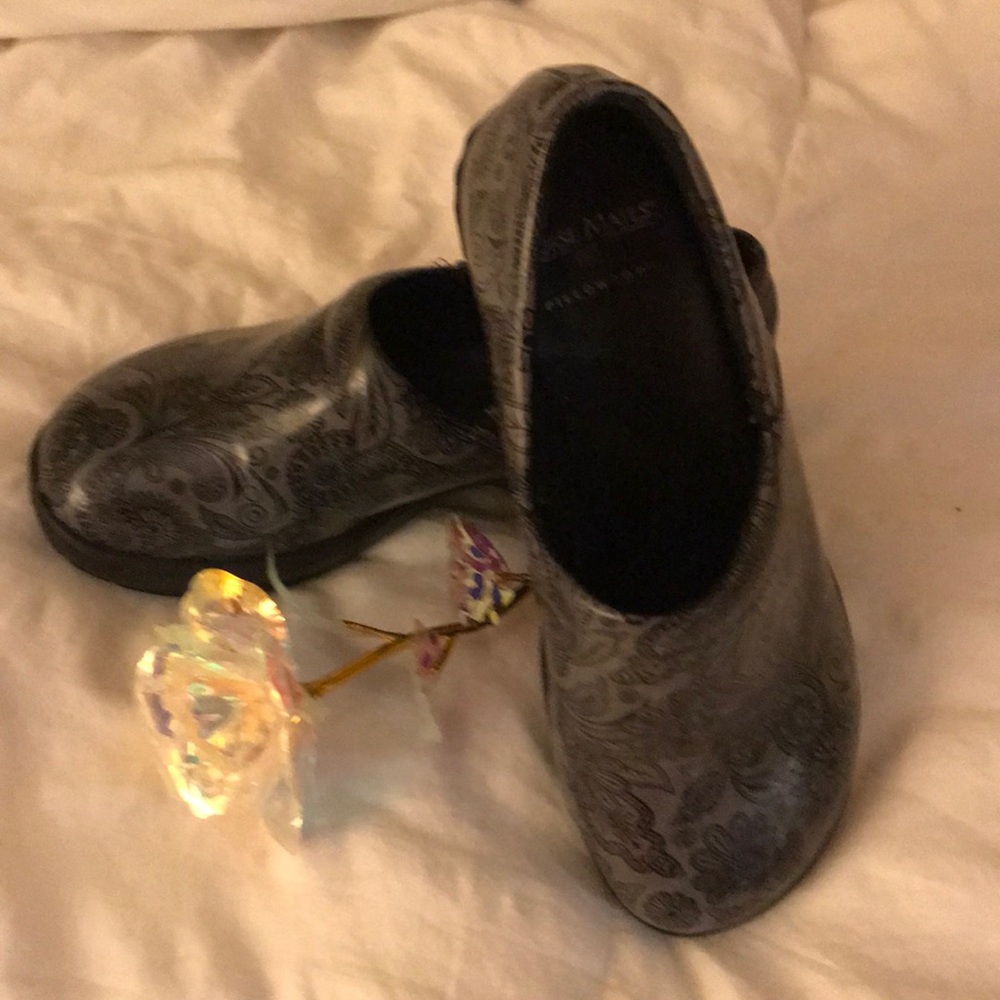 Nurse mates pillowtop shoes